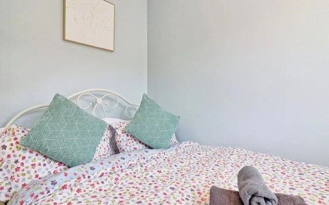 Tranquil Garden Retreat in Buckhurst Hill