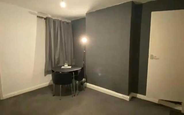 2br-sleeps3 -family Friendly -free Parking -garden