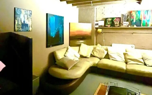 Arty Infused Loft With ac Near Emirates Stadium