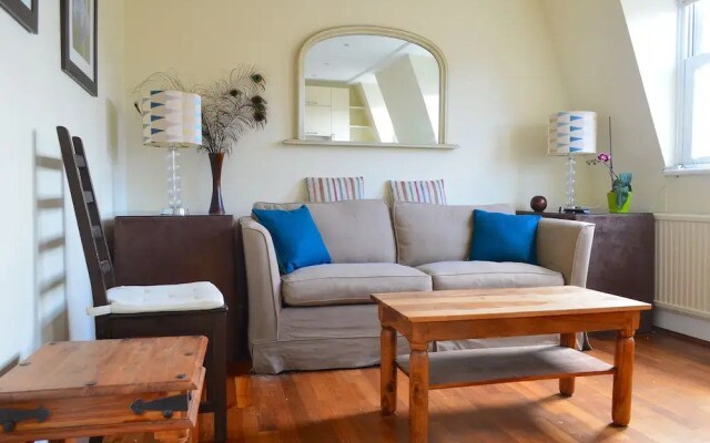 Lovely Top Floor Flat in Leafy Fulham