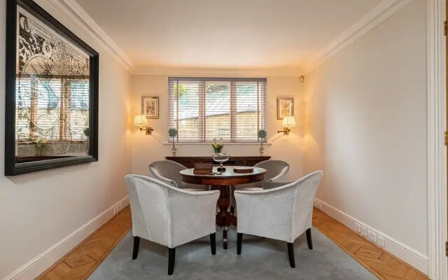 Stunning 6-Bed House Near Harrods in Knightsbridge