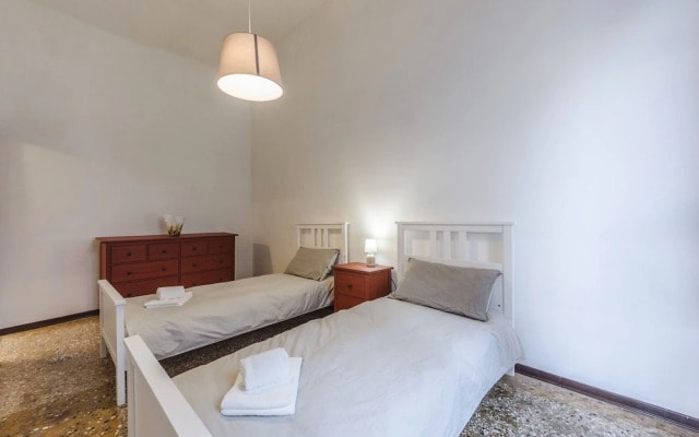 Maurizio House