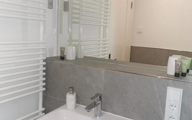 exklusives Studioapartment - in traumhafter Lage direkt am Halensee