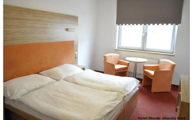 Hotel Monde