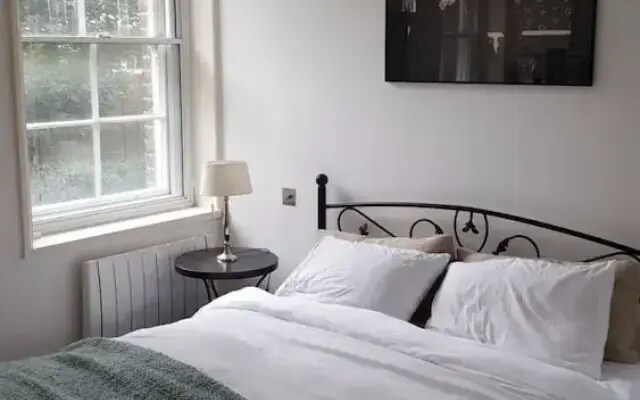 1 Bedroom Home in Notting Hill Gate