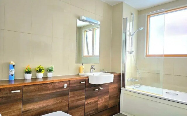 Retreat Private Rooftop 3 Bedroom Apartment