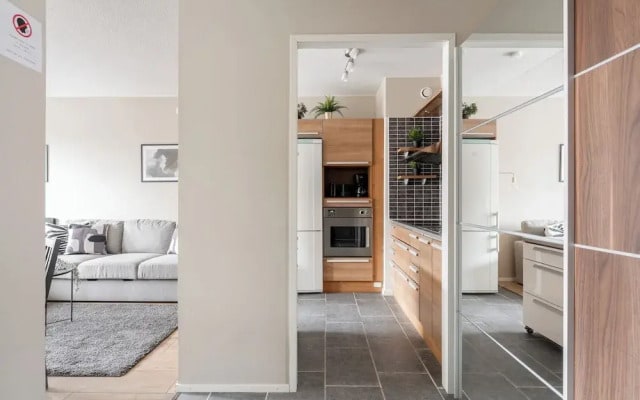 1BR Apt and Balcony next to Railway Station