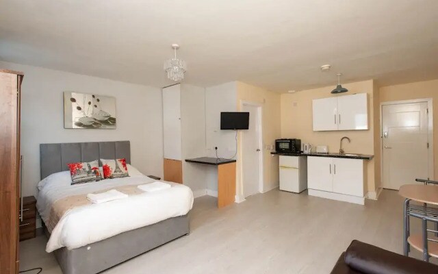 Newly Refurbished Studio, 20mins to London Bridge