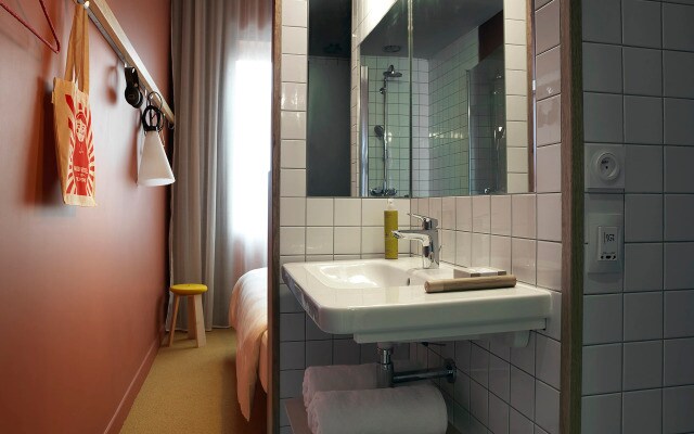 Mob Hotel Paris les Puces