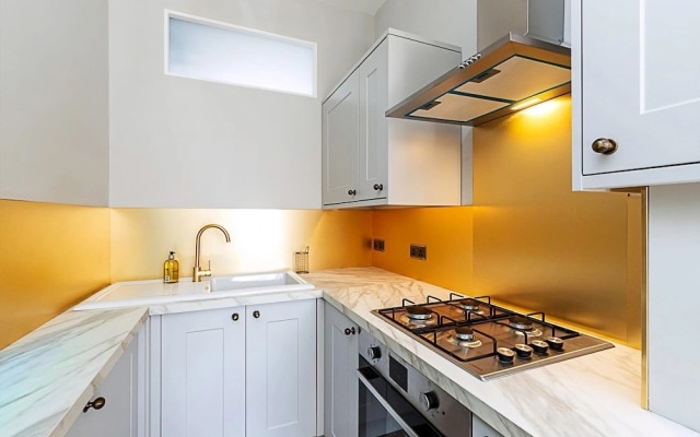 Lovely Bishops Park Flat