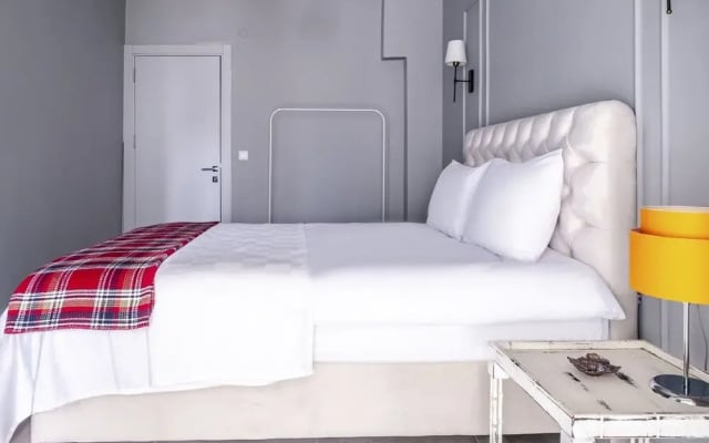 Vibrant Flat next to Bostanci Marmaray Station