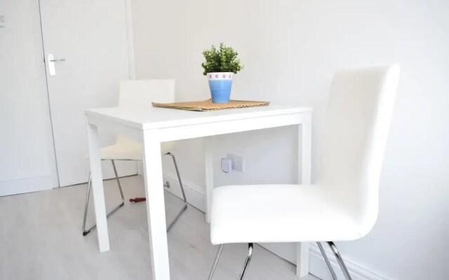 One Bedroom Apartment in Bayswater