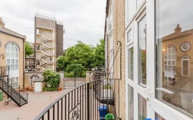 Modern Tower Bridge 3BR House