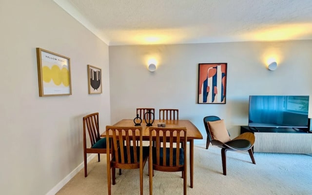 Charming Flat Near London Attractions