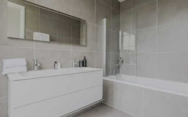 Spacious Apartment - 5br/12p - Chaillot