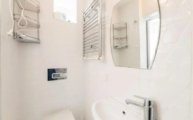 Beautiful 2BR House w/AC 400meters Taksim Square