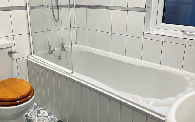 Derby House - Perfect for Contractors/groups
