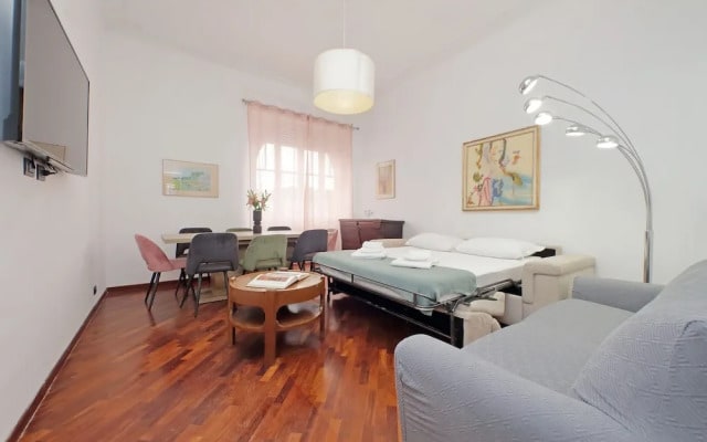 Giuliana Giant Apartment