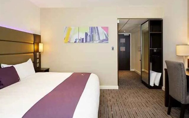 Premier Inn London Southwark - Southwark Station