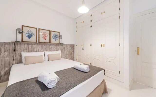 3 Bd Apartment Perfect Location in Plaza de Chueca