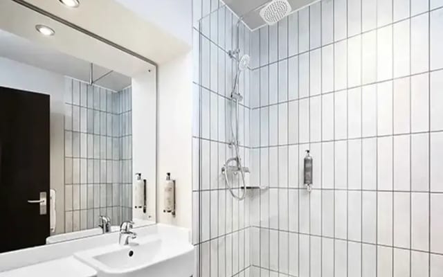 Premier Inn Heathrow Airport T2 & T3 (Bath Road)