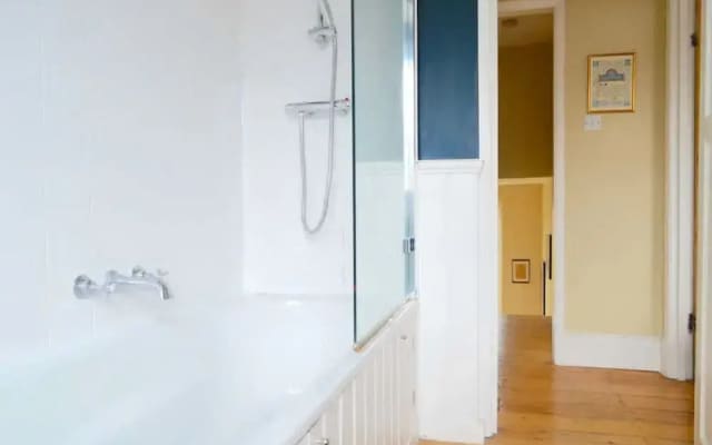 2 Bedroom Apartment With Roof Terrace in Camden
