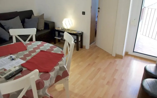 Nice Apartment La Sagrera - In a Very Quiet Area and Well Connected