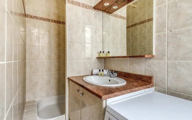 Bright and Homely Apartment in Batignolles