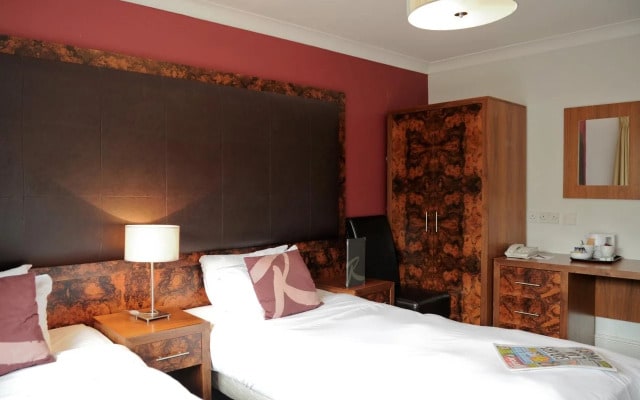 Raglan Hotel