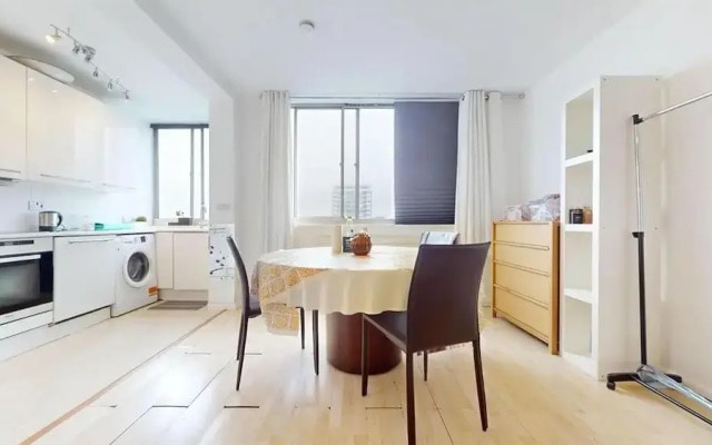London Chic Apartment Retreat