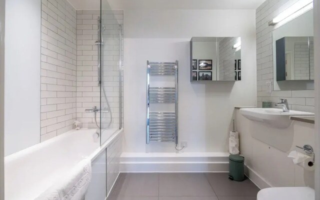 Chic & Stylish 2Bed in Heart of London, London