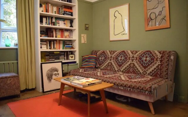 2 Bedroom Apartment in West London