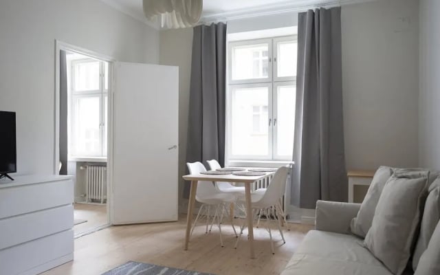 Cozy 1BR apartment with great location