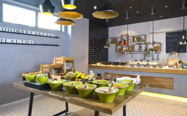 Holiday Inn London - West