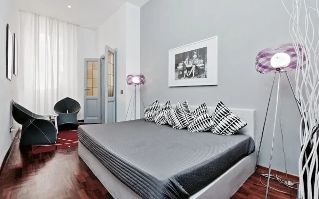 Spanish Steps Apartments