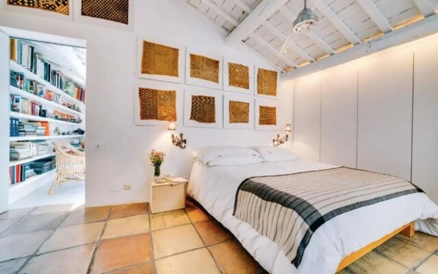 Luxury Art Apartment In Trastevere With Terrace