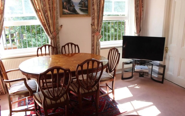 Kensington Court ApartHotel
