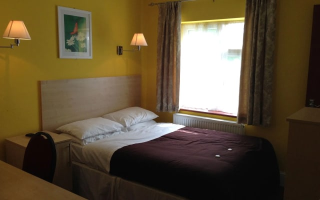 Acton Town Hotel