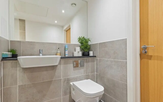 Kingsland High Street Apartment