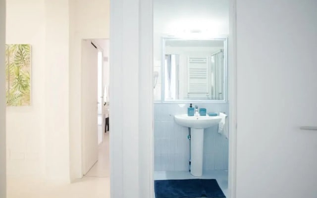 White Fanti Apartment