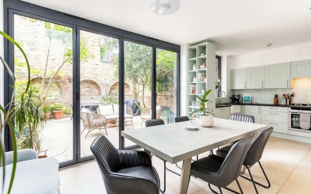 Gorgeous Garden Townhouse