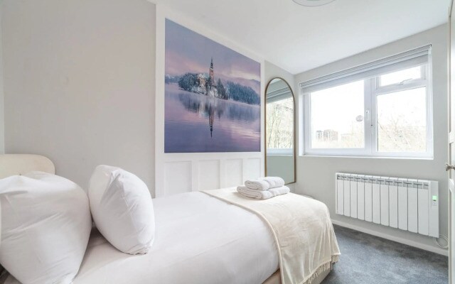 Excellent 3-bed Flat In Elephant Castle