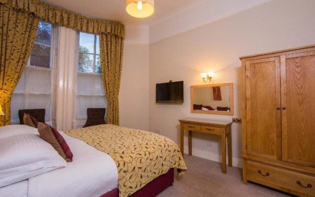 Alhambra Court Hotel