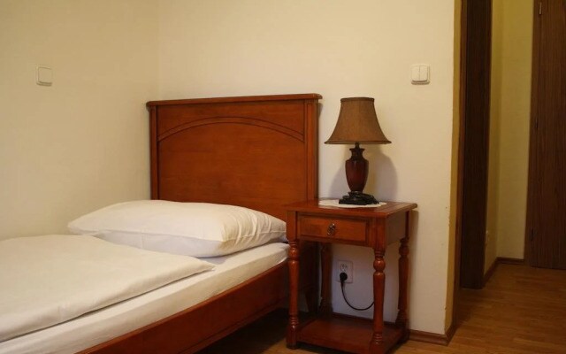 Hotel Lony