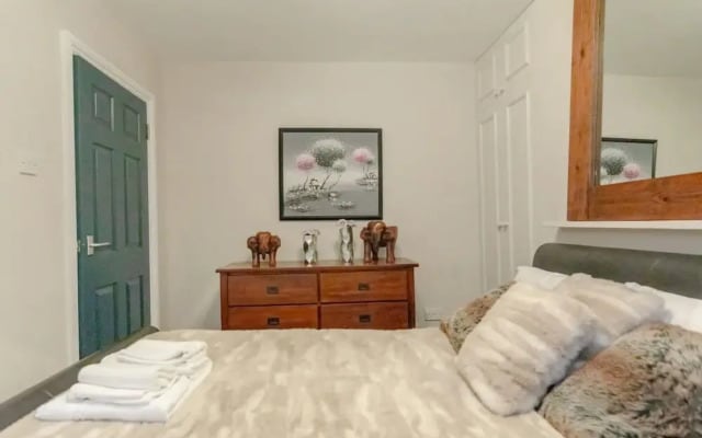 Spacious 1 Bedroom Garden Flat Near King's Road