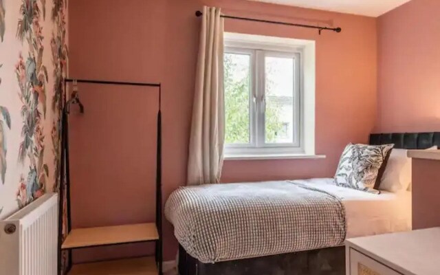 Charming Whitehurst Drive Nest in Manchester