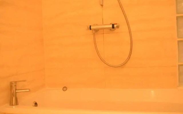 2 Bedroom Apartment in White City