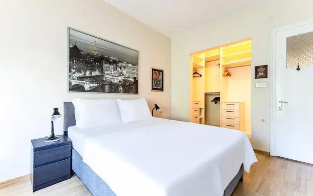 Spacious Flat w Balcony 3 min to Kadikoy Square