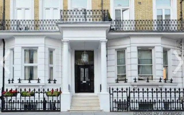 The Knaresborough by Aura Collection