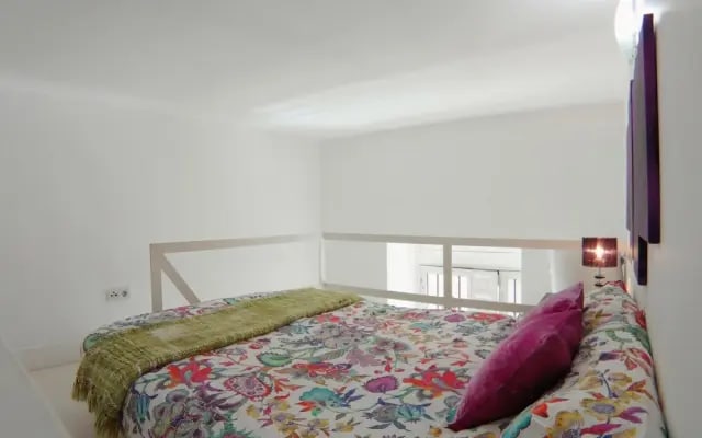 Dúplex con puerta a la calle cercano a Cuatro Caminos